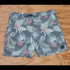 Men's Hurley Weekender Boardshort, Marked Size 34 but measure a True Size 36
